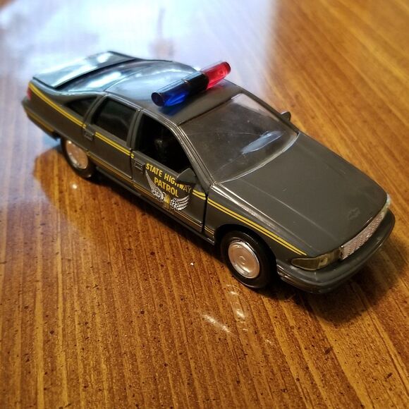 Ohio State Highway Patrol Road Champs die cast police car 1:43 scale - Picture 5 of 6